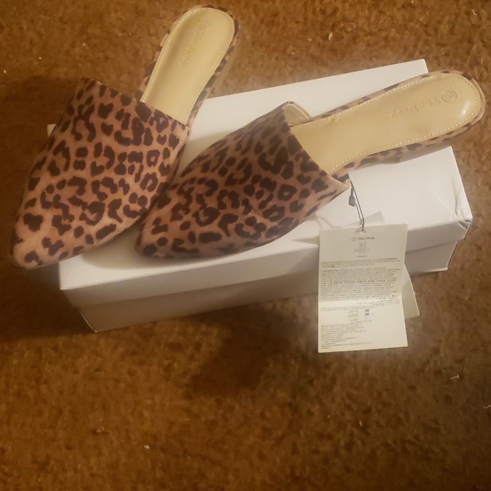 Printed leopard skin shoes.